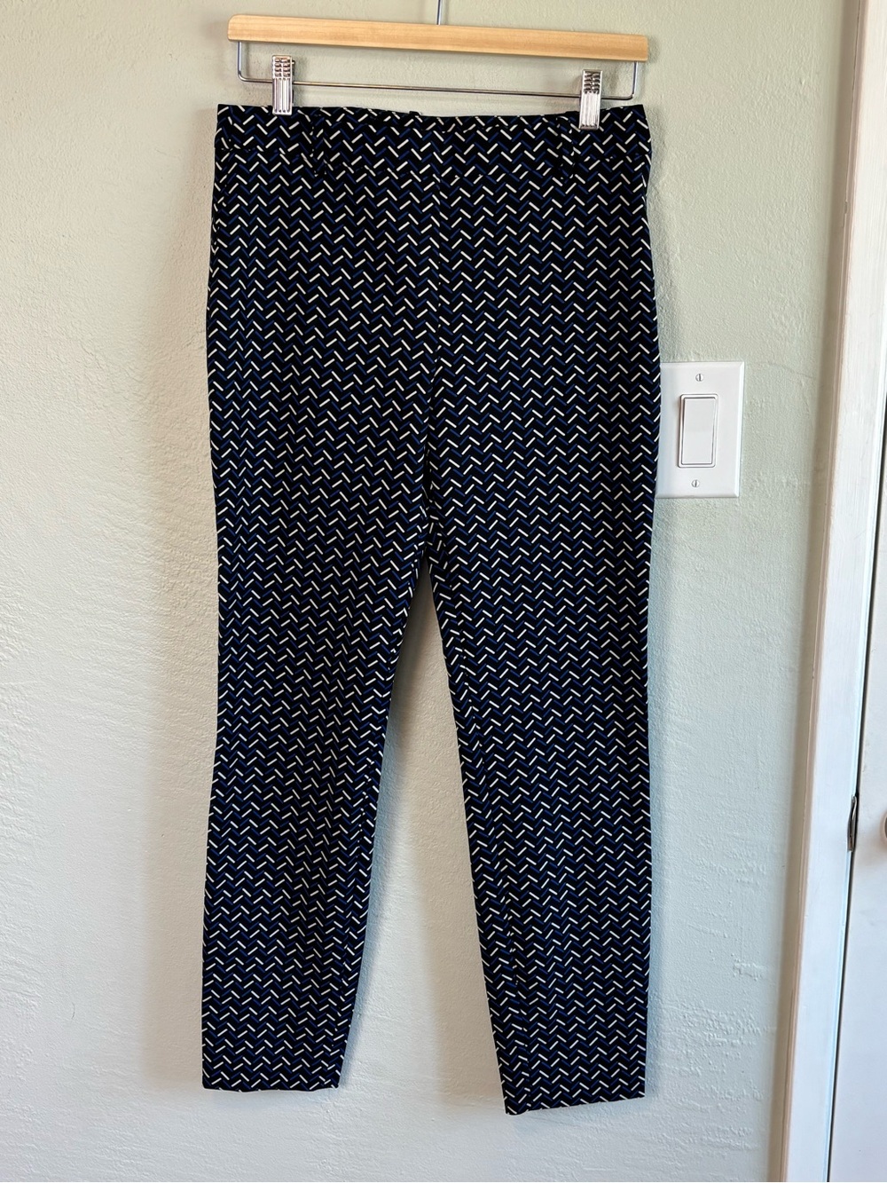 Bundle 2/$30! Zara Navy Black White Cropped Patterned Slim Pants 4 EUC